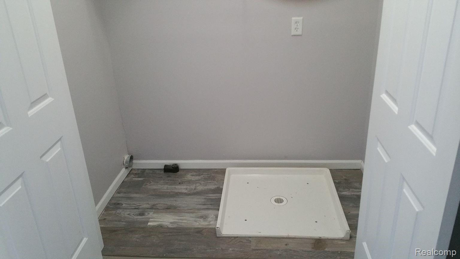 4171 South Wayne Road Wayne, MI 48184 - Photo 20 of 22 IS3jr0iwamxpr81000000000.jpeg