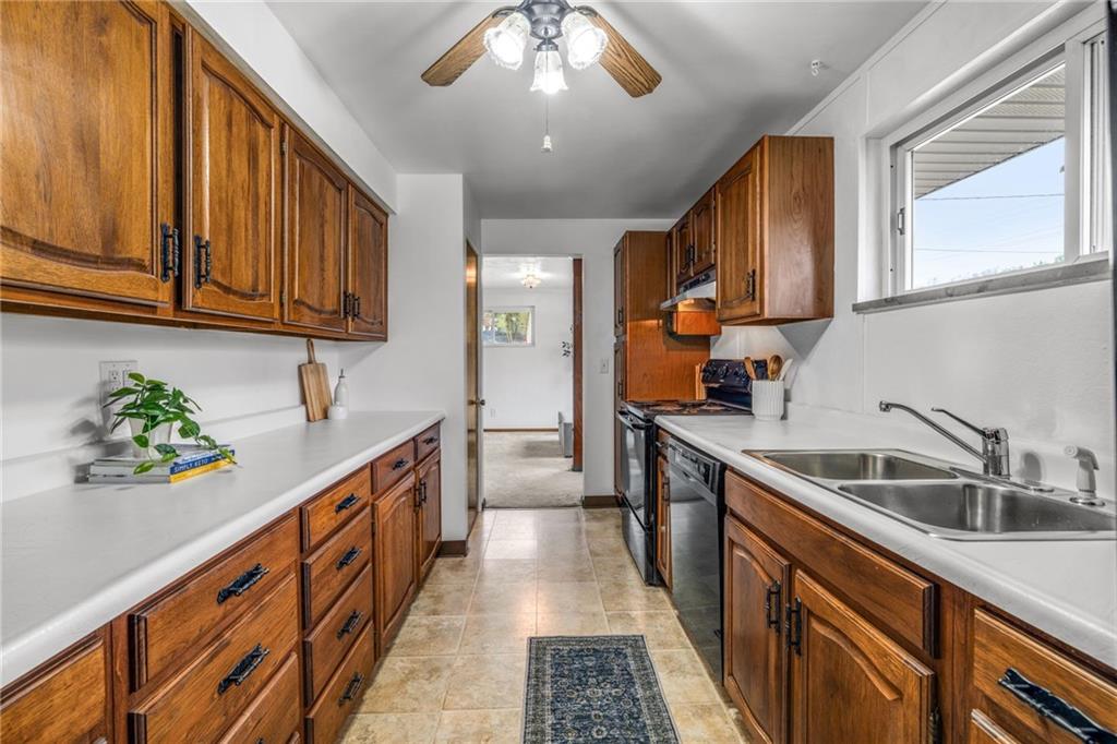2052 Hulton Road Verona, PA 15147 - Photo 8 of 47