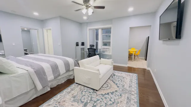 $115,000 | 1411 West Farwell Avenue, Unit E2, Chicago, IL 60626