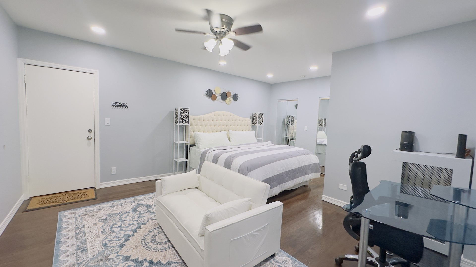 1411 West Farwell Avenue, Unit E2 Chicago, IL 60626 - Photo 19 of 27 a bedroom with a bed and a chandelier