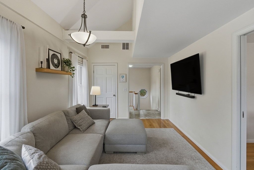 43 Hobart Street, Unit B Danvers, MA 01923 - Photo 12 of 32