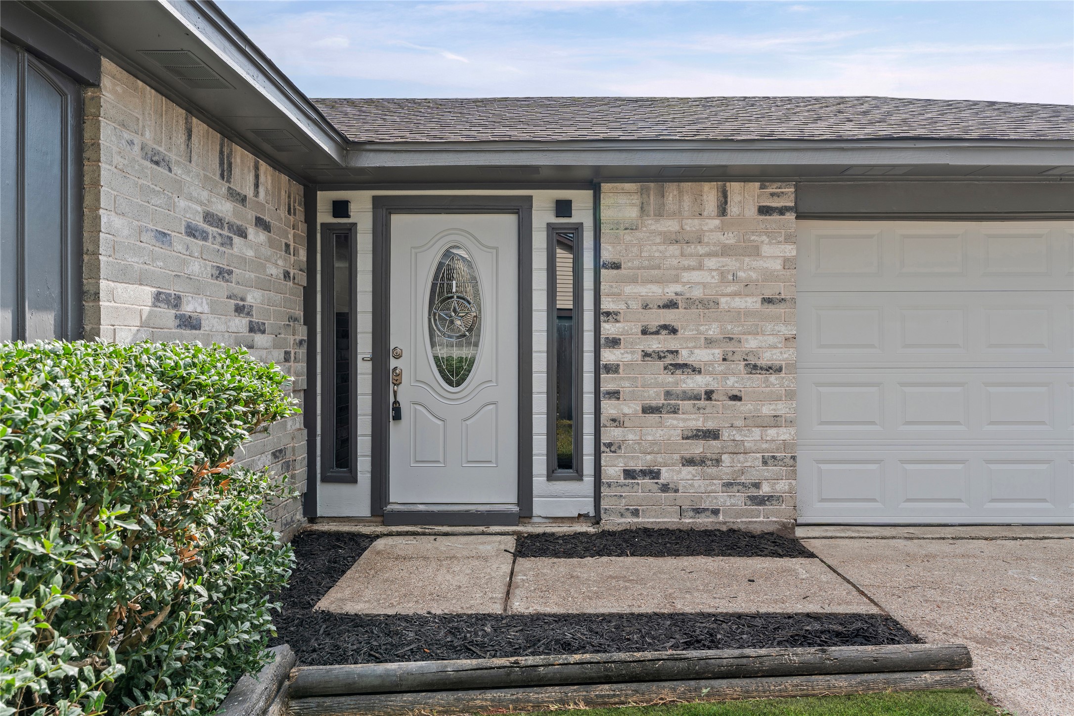 1506 Leadenhall Circle Channelview, TX 77530 - Photo 2 of 34 a front view of a house