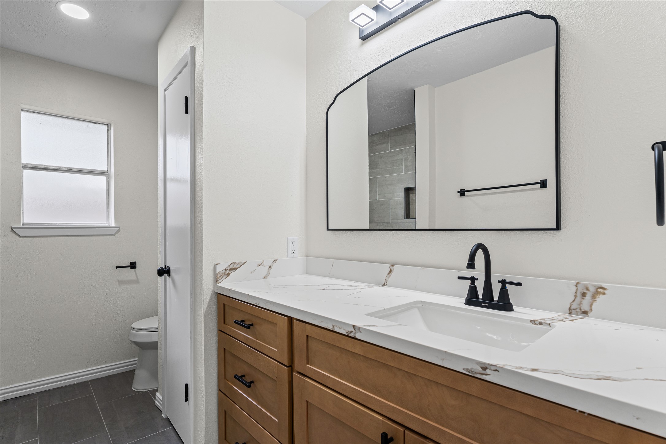 1506 Leadenhall Circle Channelview, TX 77530 - Photo 25 of 34 a bathroom with a double vanity sink and mirror