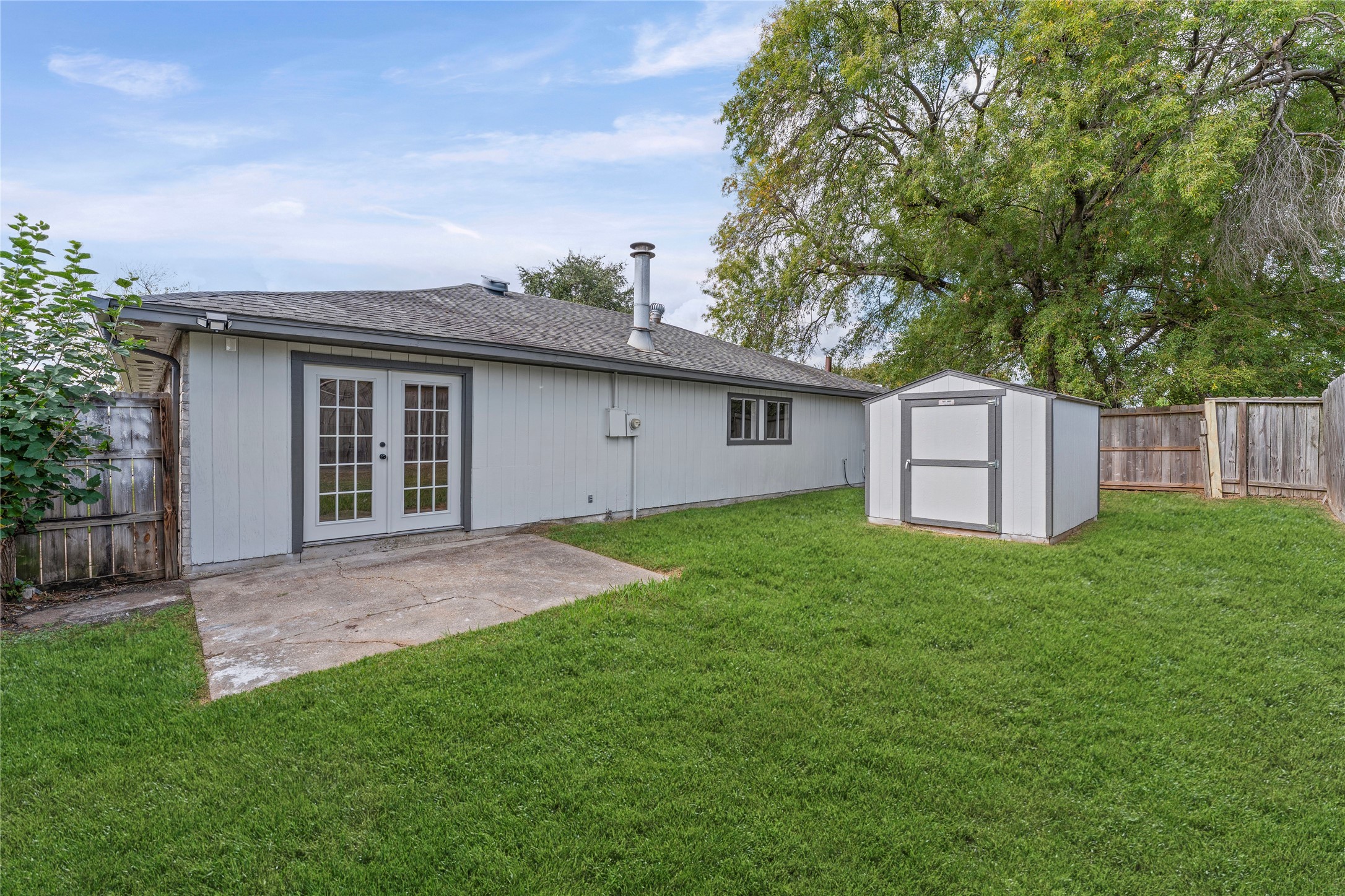 1506 Leadenhall Circle Channelview, TX 77530 - Photo 28 of 34 a view of backyard of house with green space