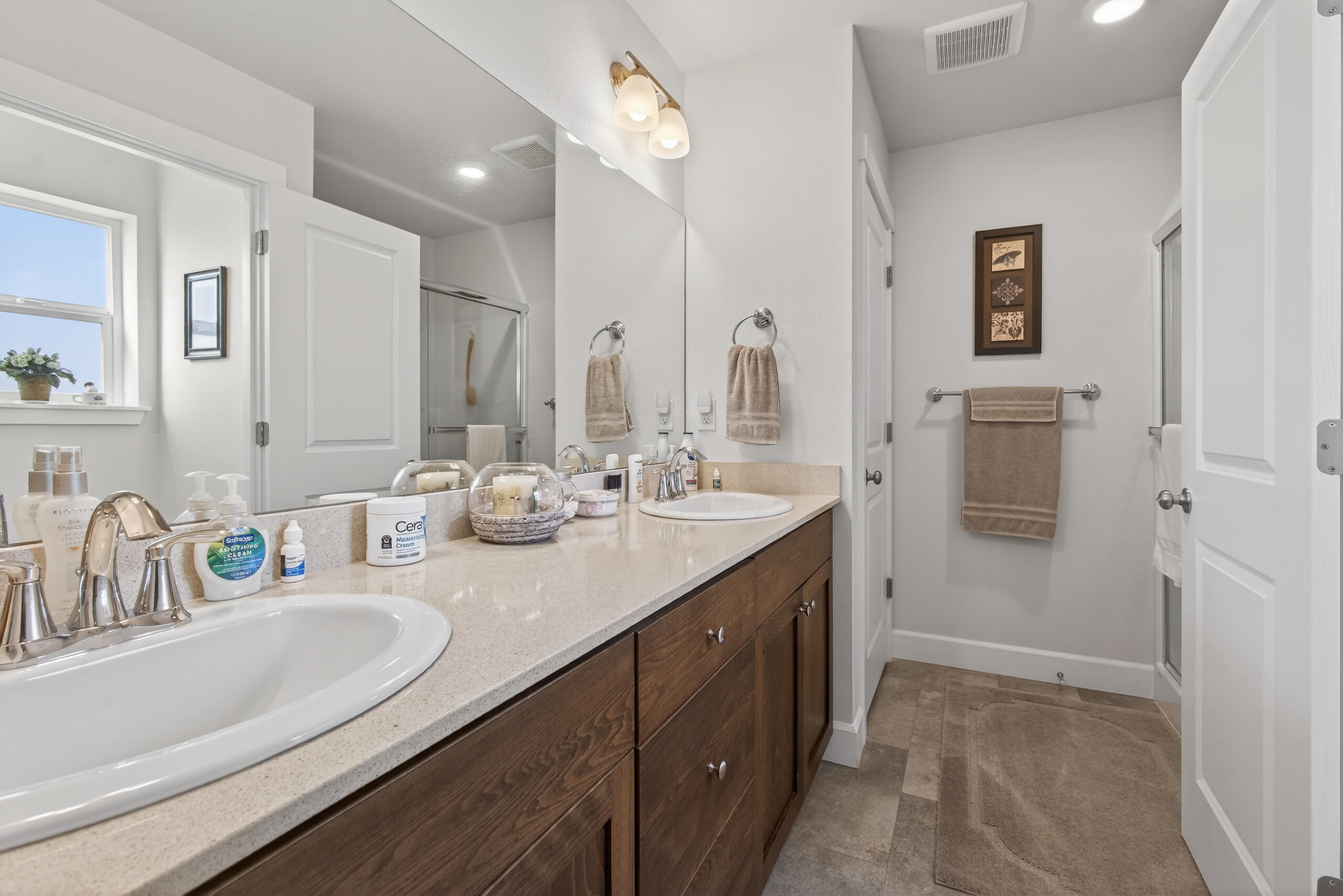 1225 Northwest Willow Parkway Road Madras, OR 97741 - Photo 24 of 31 Primary Bath En-Suite