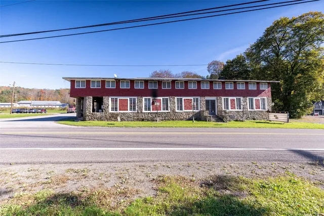 $640,000 | 10 Quaker Lake Road, Friendsville, PA 18818