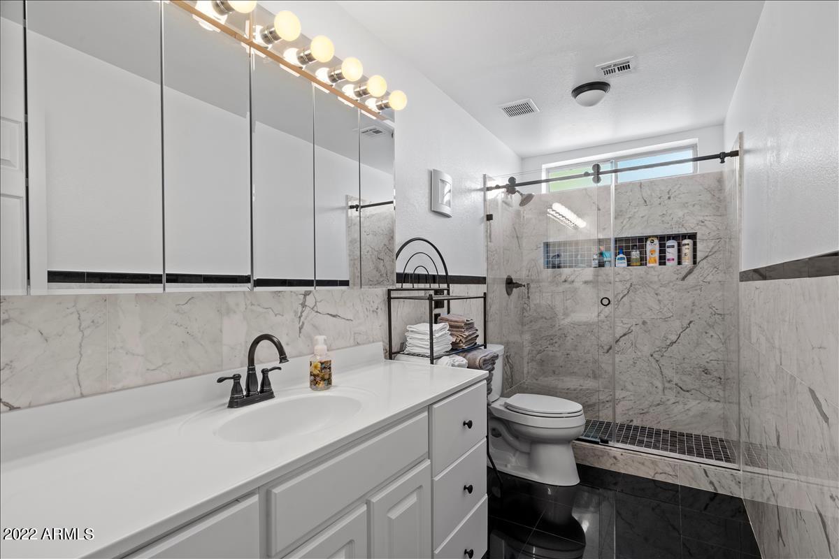 5612 East Marilyn Road Scottsdale, AZ 85254 - Photo 15 of 21 Bathroom