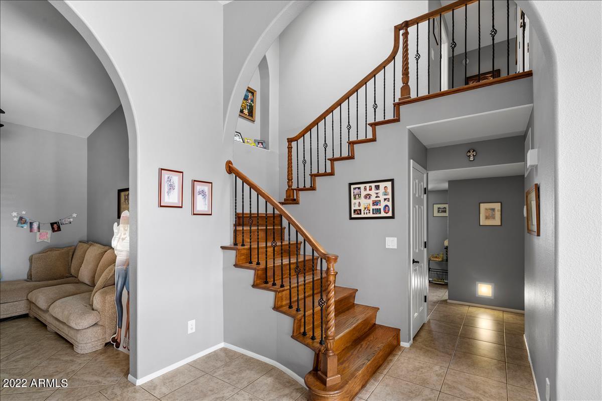 5612 East Marilyn Road Scottsdale, AZ 85254 - Photo 3 of 21 Staircase