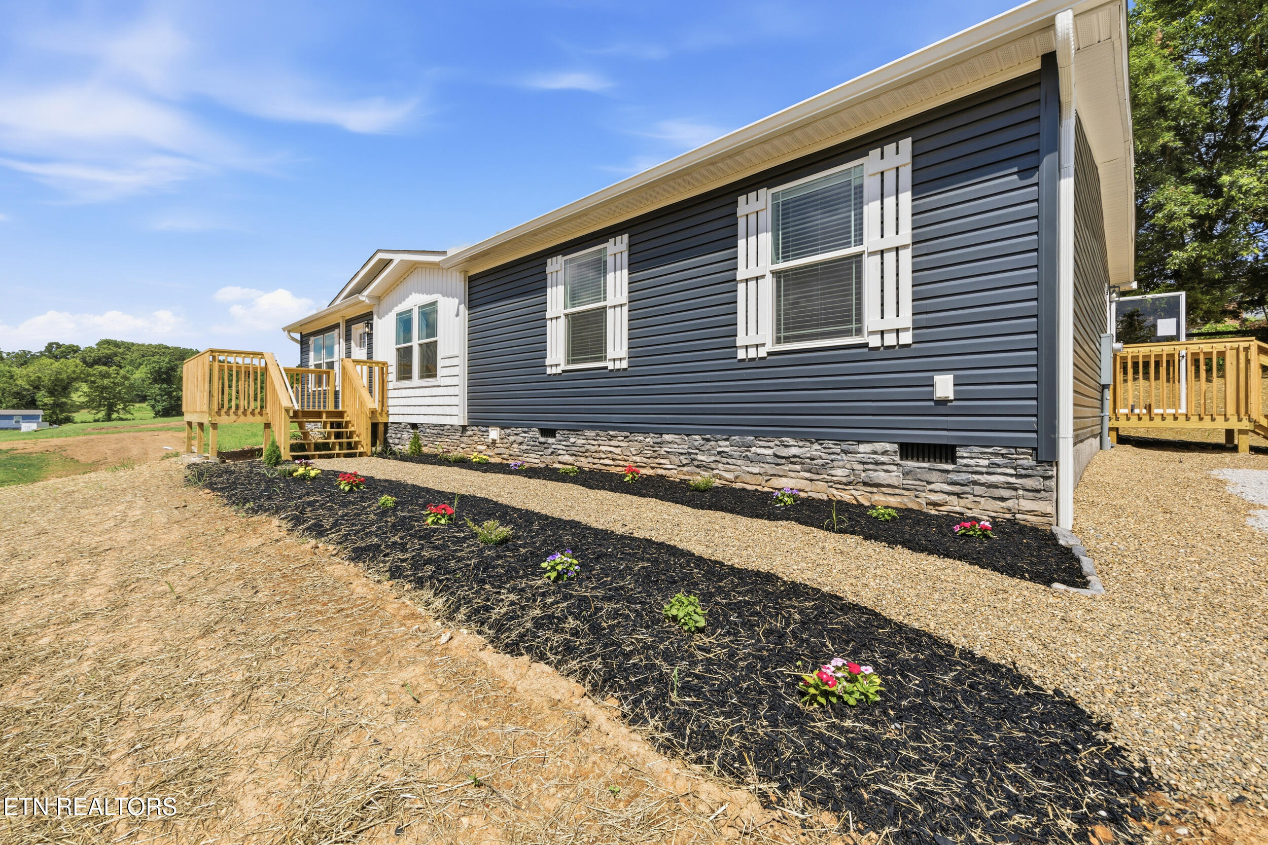 160 Copenhaver Road Lenoir City, TN 37771 - Photo 2 of 25 Front Right