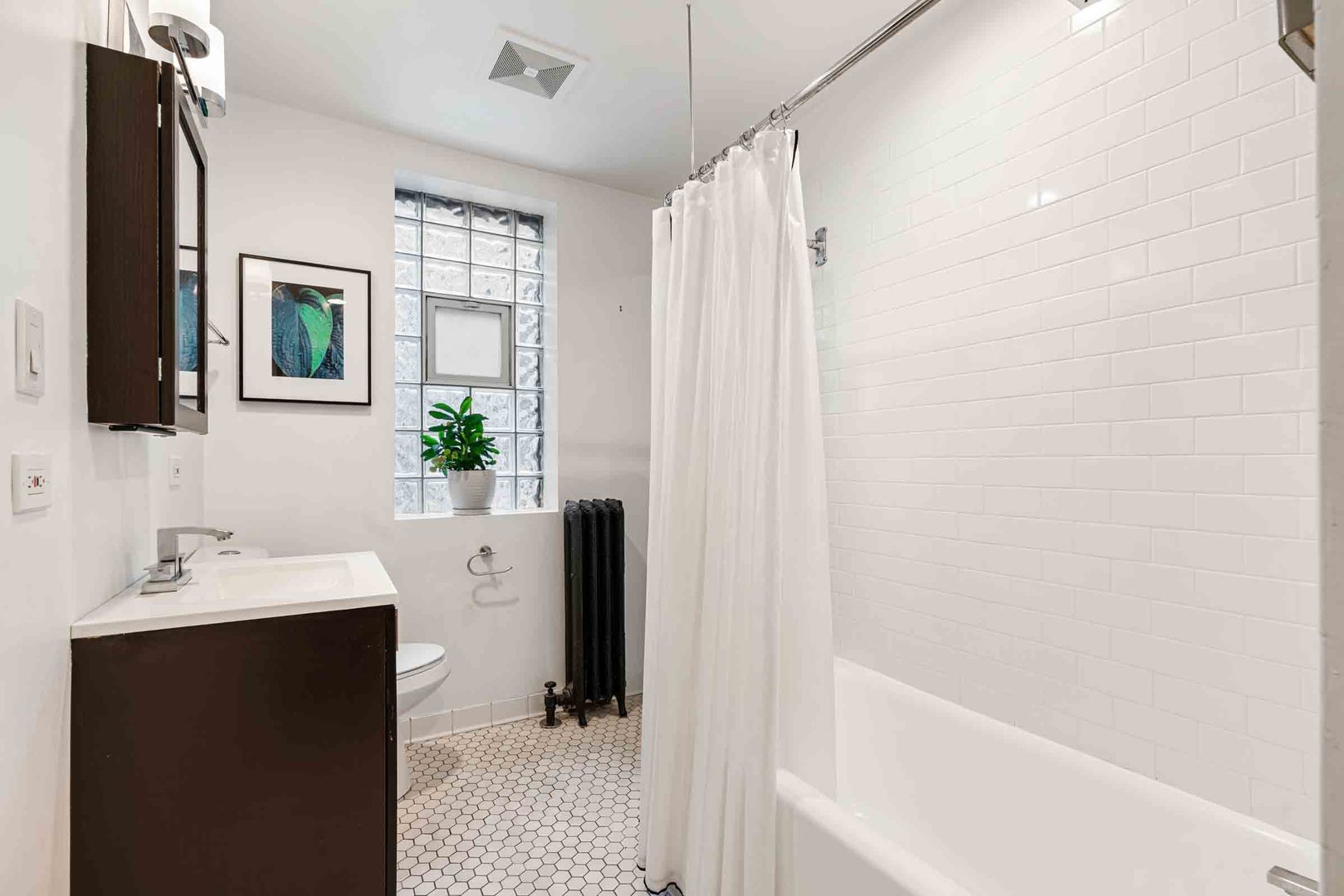 556 West Roscoe Street, Unit 3 Chicago, IL 60657 - Photo 18 of 27