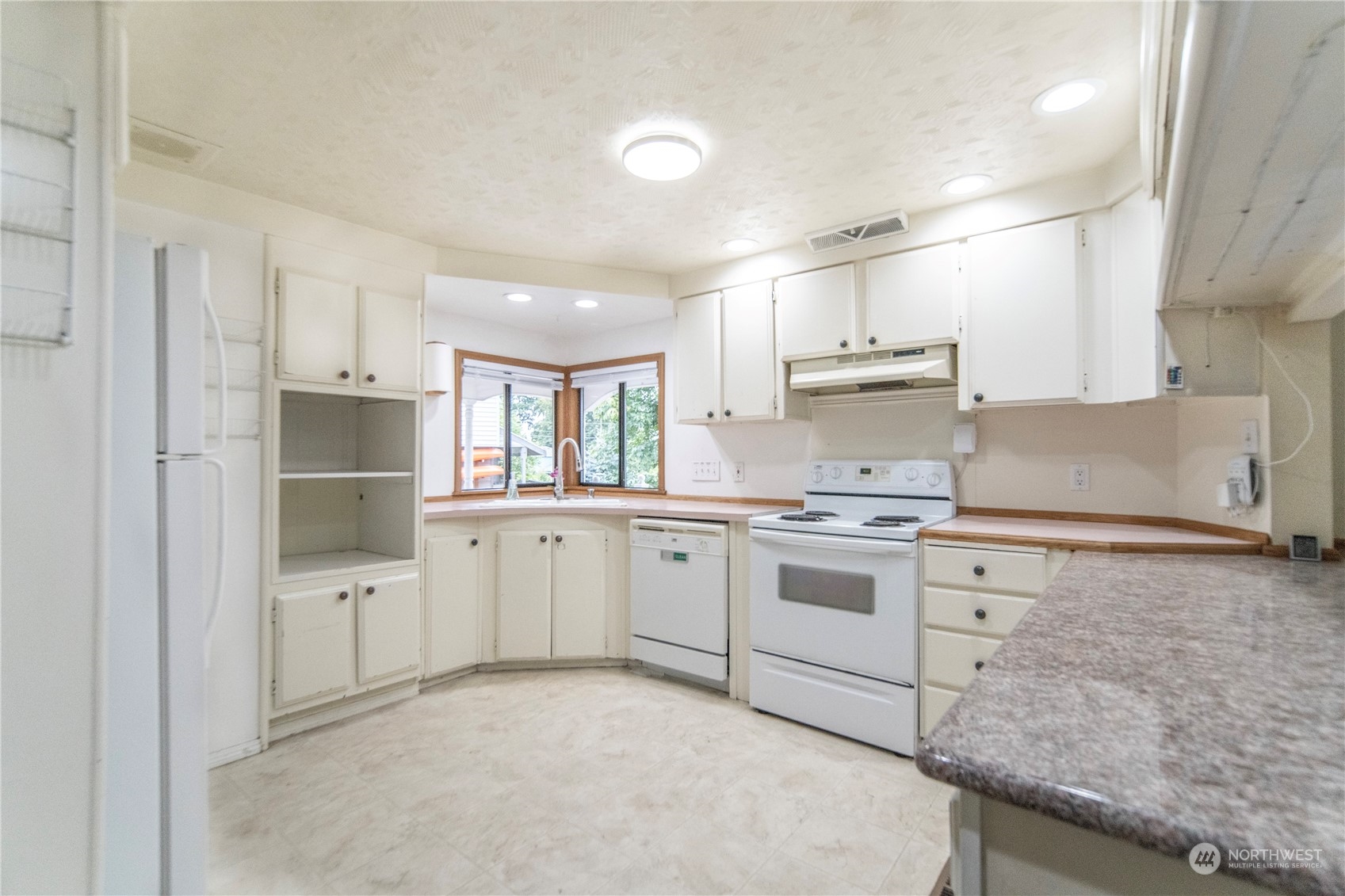 318 169th Street Southeast Bothell, WA 98012 - Photo 4 of 14 Gallery Image 4