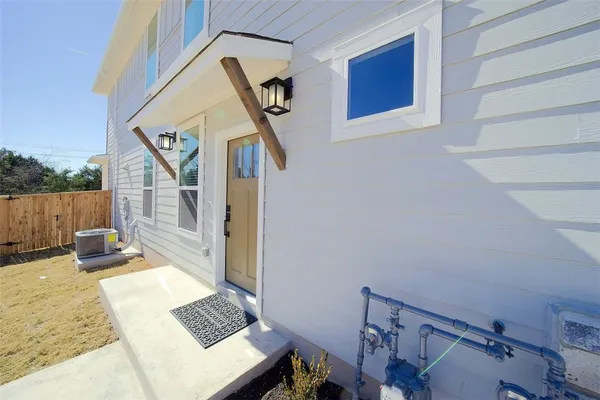 $1,995 | 162 Elisha Drive, Liberty Hill, TX 78642