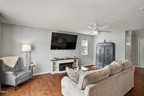 $325,000 | 313 Pittsboro Street, Fuquay-Varina, NC 27526