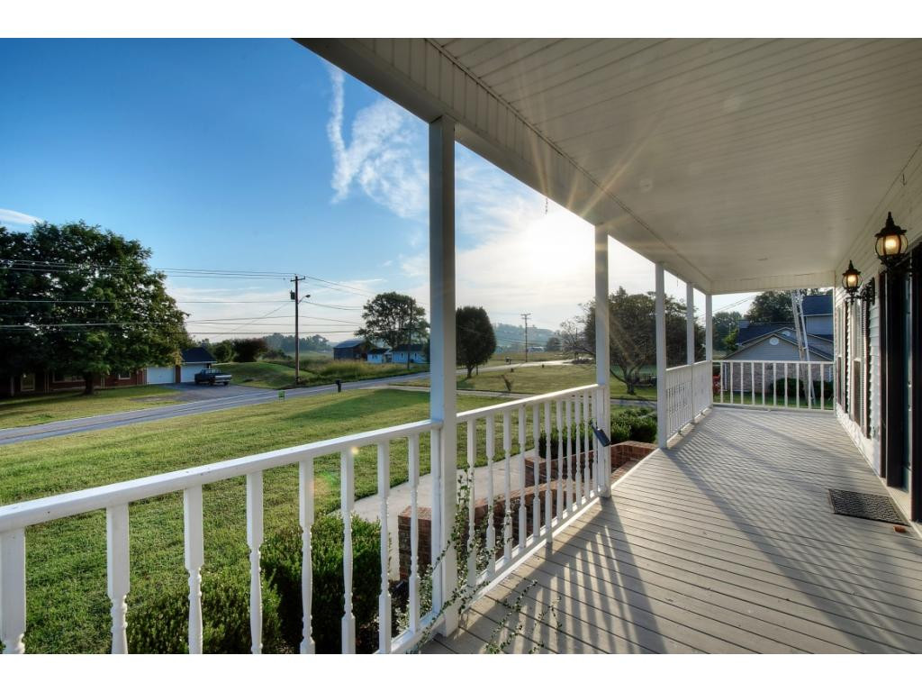 1003 Mitchell Road Kingsport, TN 37663 - Photo 4 of 36 All You Need Rocking Chairs