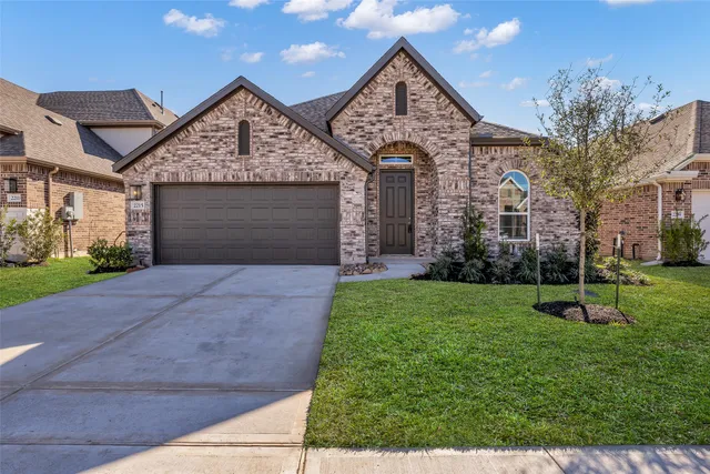 $2,600 | 2215 Villa Bella Lane, Friendswood, TX 77546