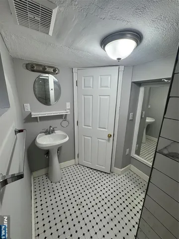 $2,850 | 66 Ella Street, Bloomfield, NJ 07003