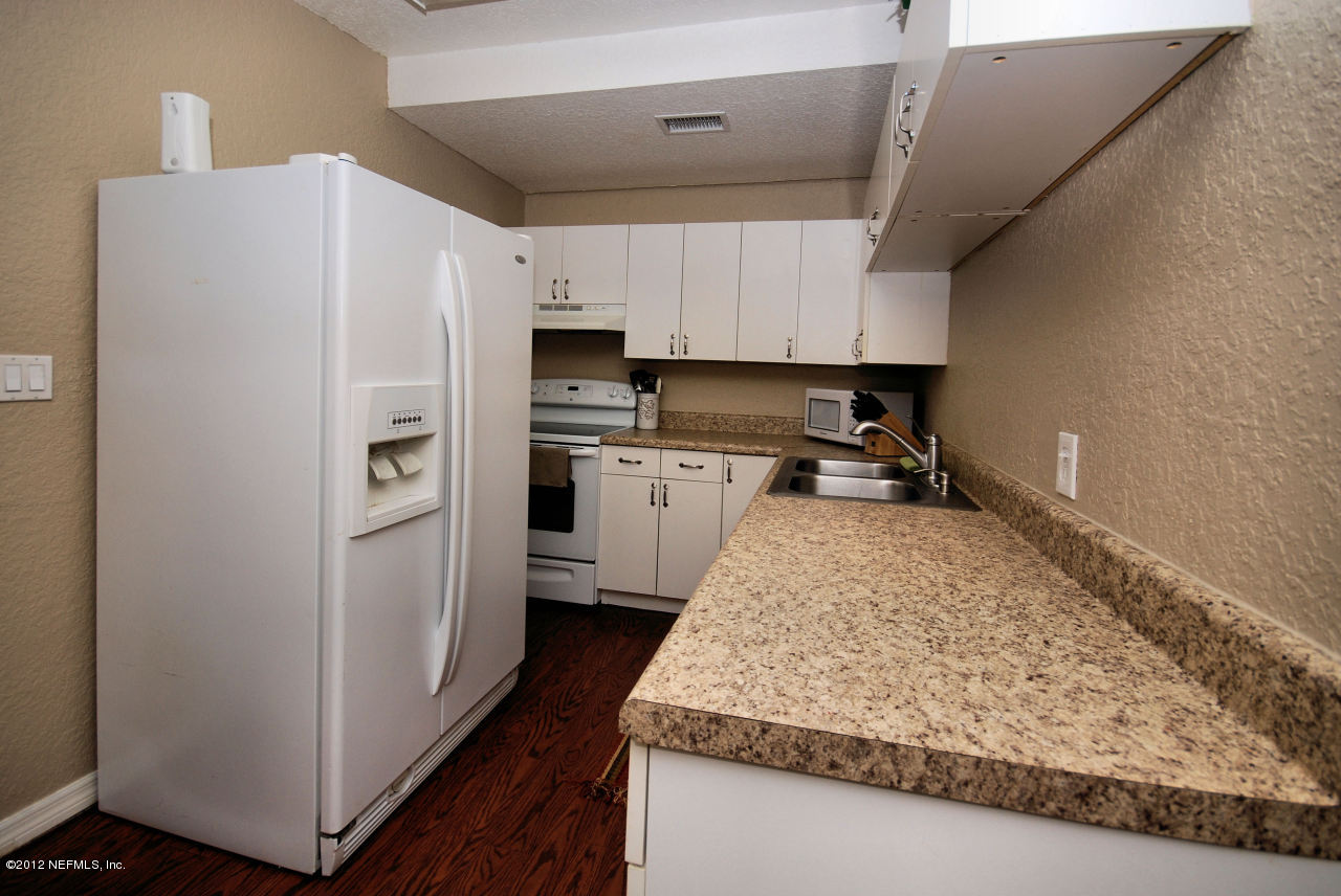 10460 Ebbitt Road Jacksonville, FL 32246 - Photo 8 of 11 kitchen