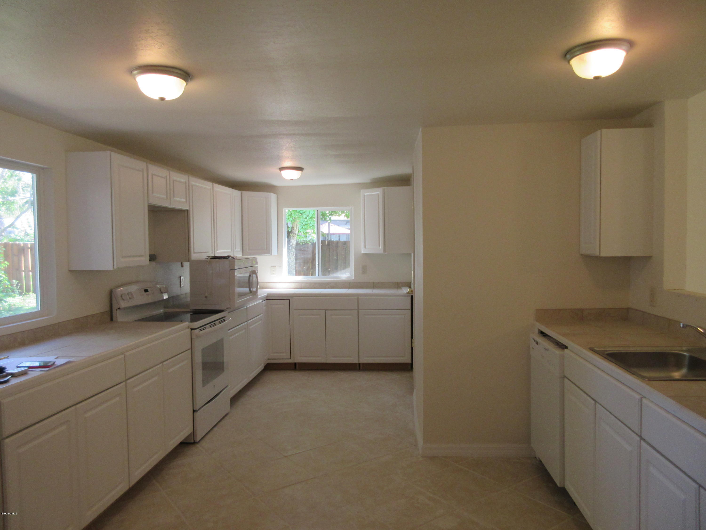 1260 Creel Road Northeast Palm Bay, FL 32905 - Photo 9 of 30 Kitchen