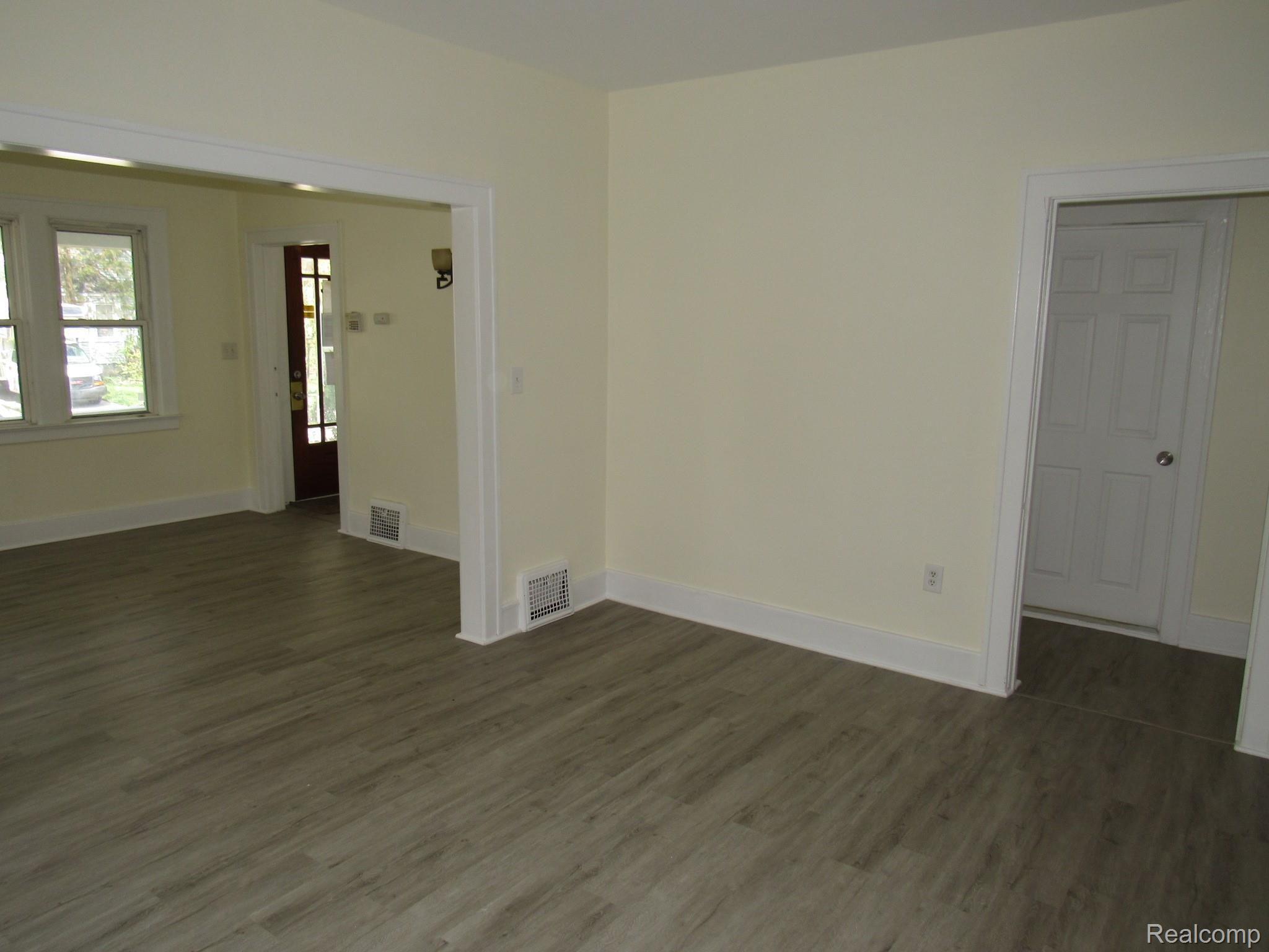 23012 Rausch Avenue Eastpointe, MI 48021 - Photo 22 of 52 23012 ROUSCH EASTPOINTE (149).JPG
