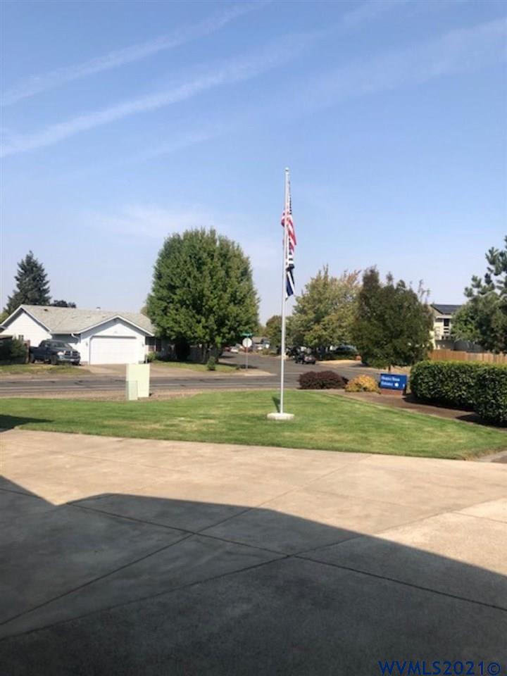 2384 Del Rio Avenue Southeast Albany, OR 97322 - Photo 5 of 13 Gallery Image 5