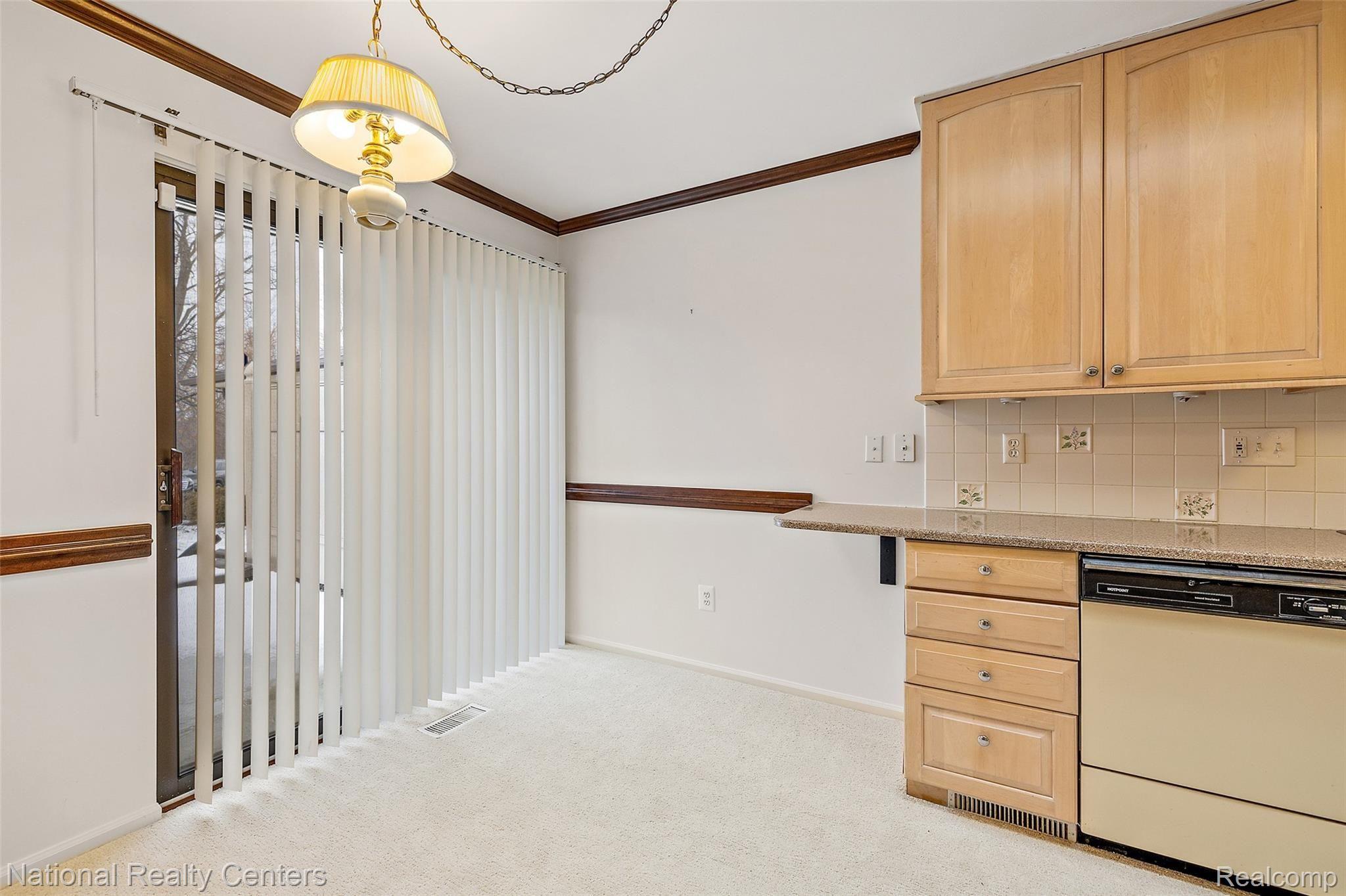 940 Wexford Way Rochester, MI 48307 - Photo 13 of 23 940 Wexford Way-13.jpg