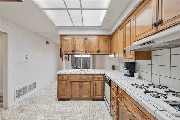 $434,900 | 26838 Avenue Of The Oaks, Unit C, Newhall, CA 91321