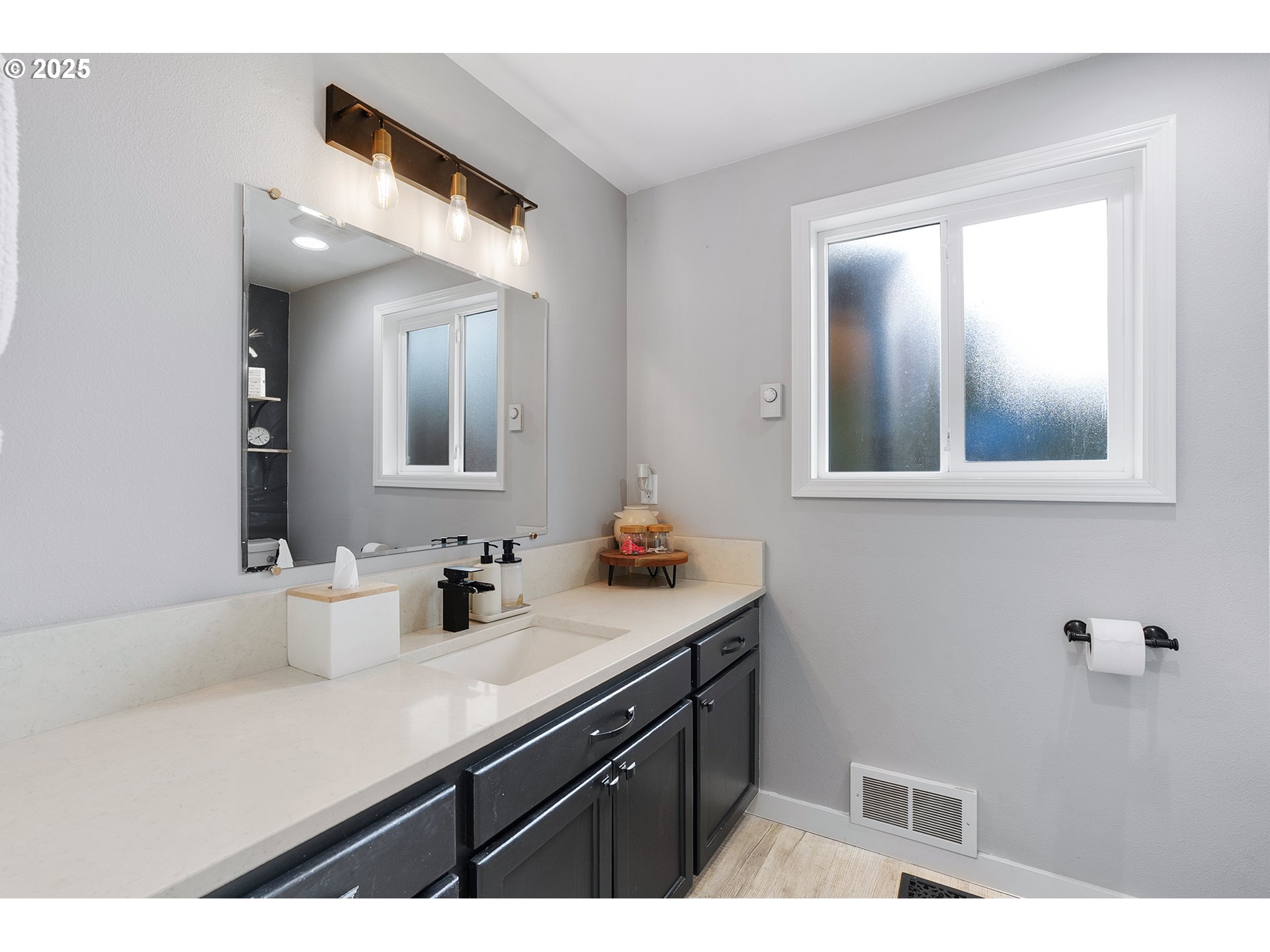 1020 Ridgepoint Street Northeast Keizer, OR 97303 - Photo 14 of 30 Bathroom