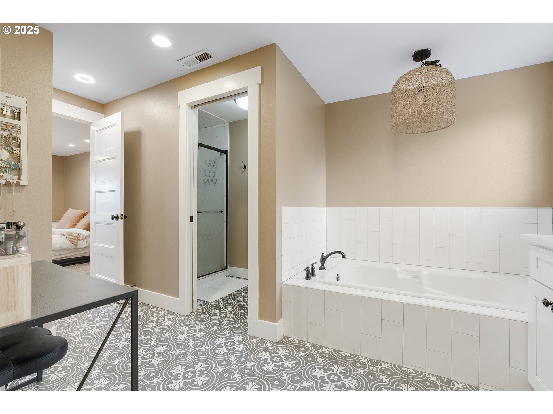 1020 Ridgepoint Street Northeast Keizer, OR 97303 - Photo 28 of 30 Attached Bathroom #2