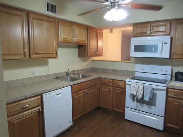 $1,500 | 2429 Ecuadorian Way, Unit 15, Clearwater, FL 33763