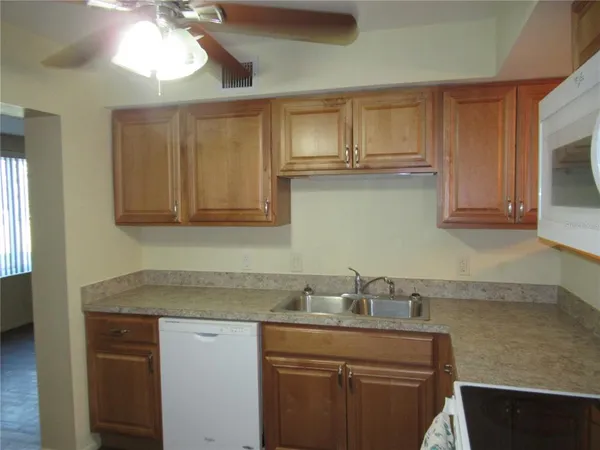 $1,500 | 2429 Ecuadorian Way, Unit 15, Clearwater, FL 33763