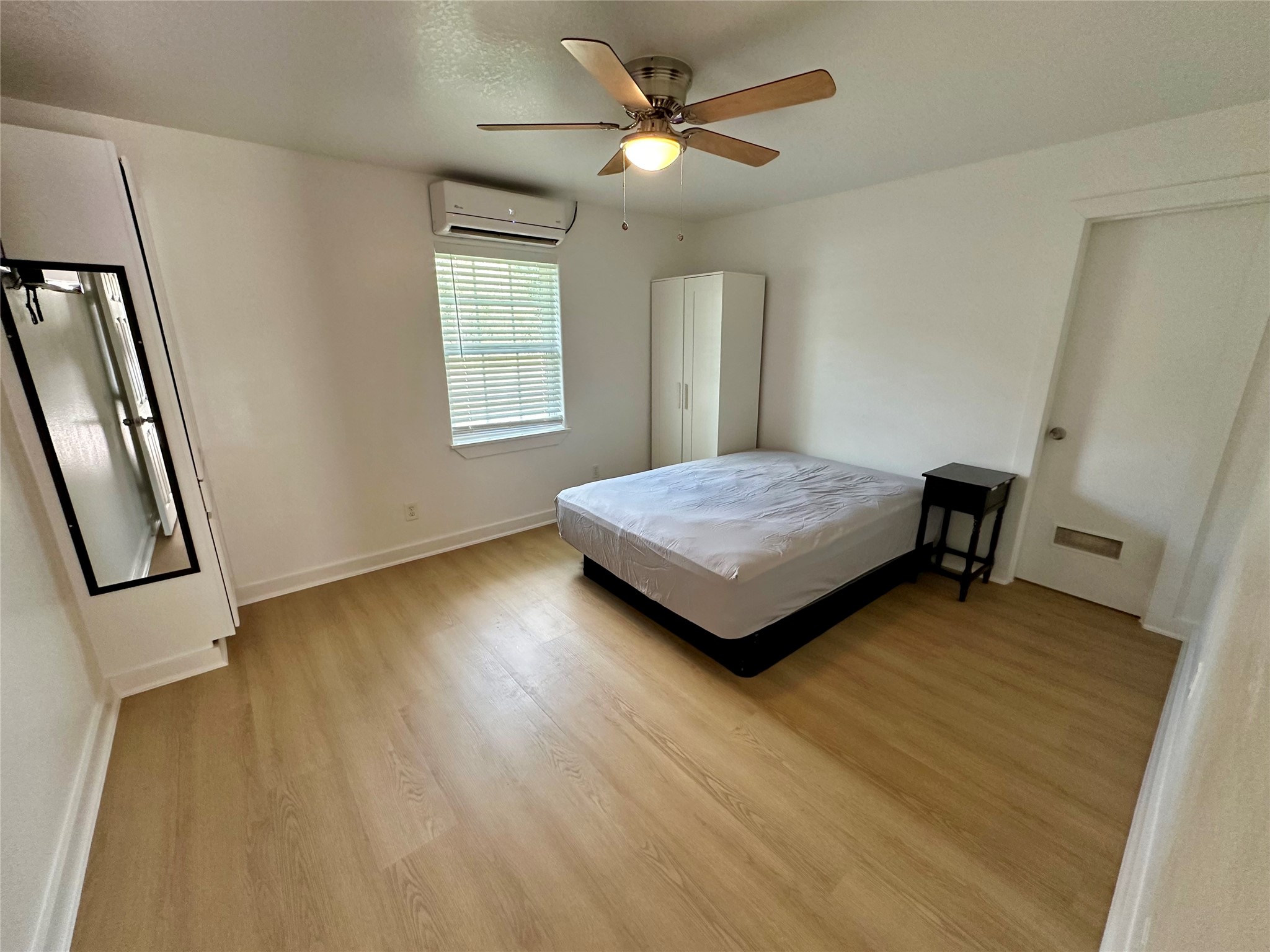 305 Miles Road Bacliff, TX 77518 - Photo 5 of 17 a living room with furniture and a mirror