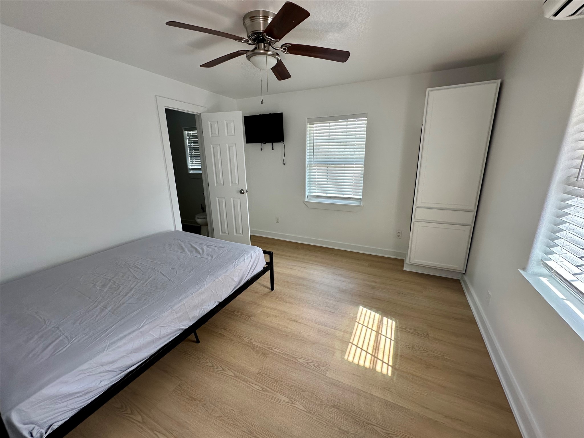305 Miles Road Bacliff, TX 77518 - Photo 6 of 17 a bedroom with a bed and a window