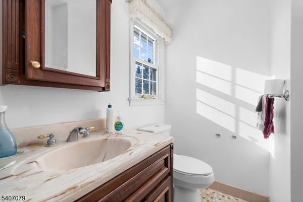 $795,000 | 1 Oak Grove Road, Flemington, NJ 08822