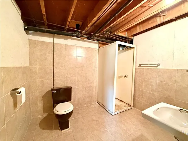 a bathroom with a toilet and a shower