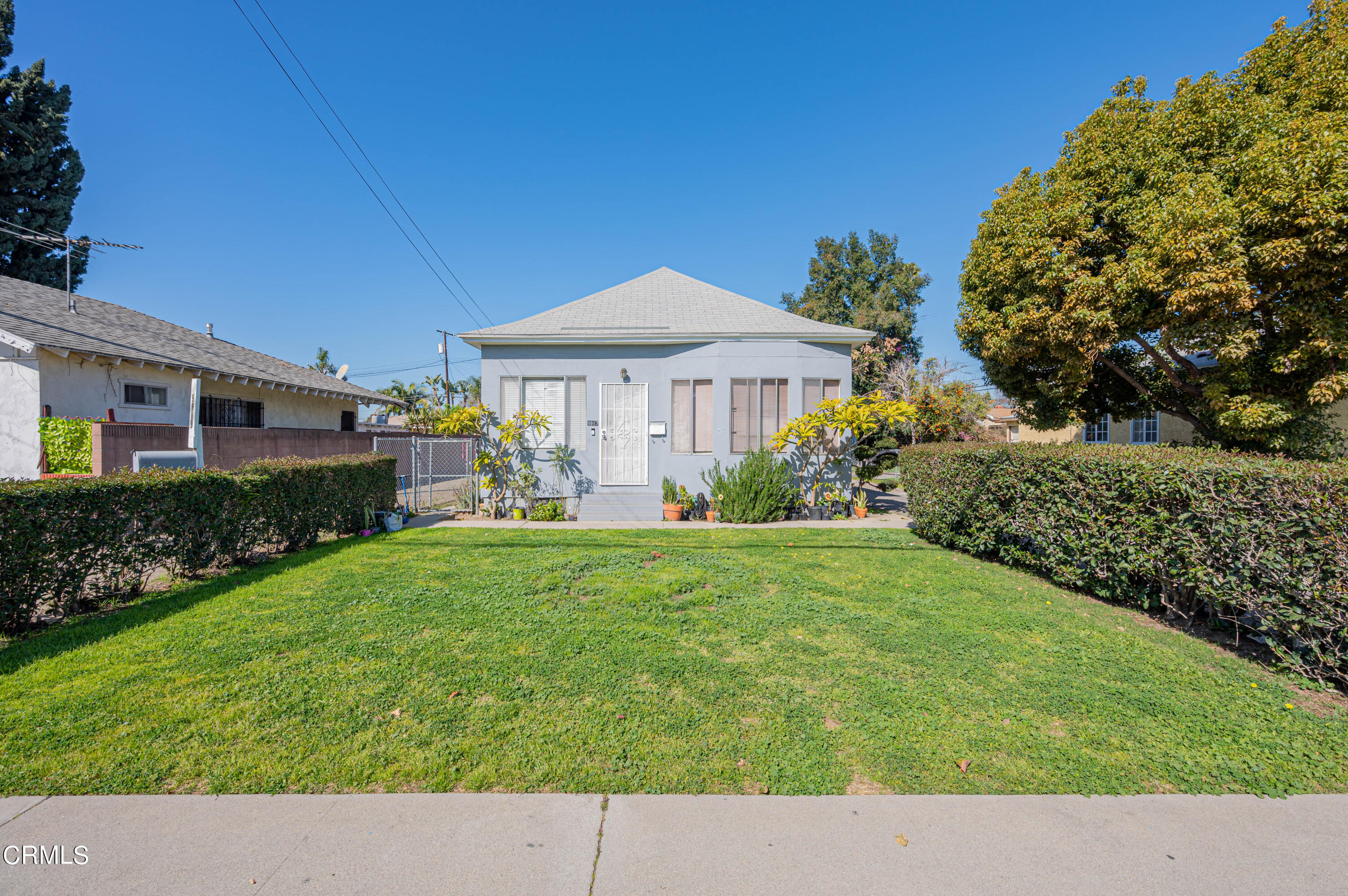 9911 Tweedy Lane Downey, CA 90240 - Photo 4 of 28 a house view with a garden space