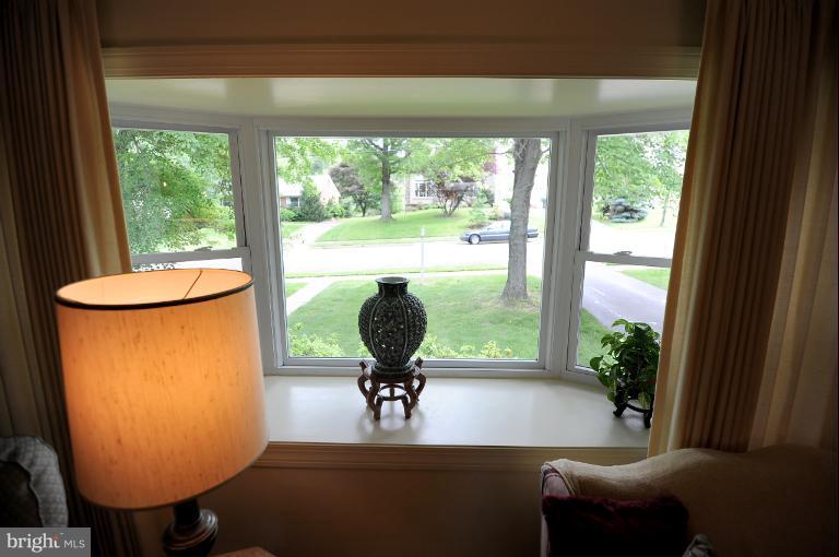 6505 Divine Street McLean, VA 22101 - Photo 20 of 26 a room with furniture and a window
