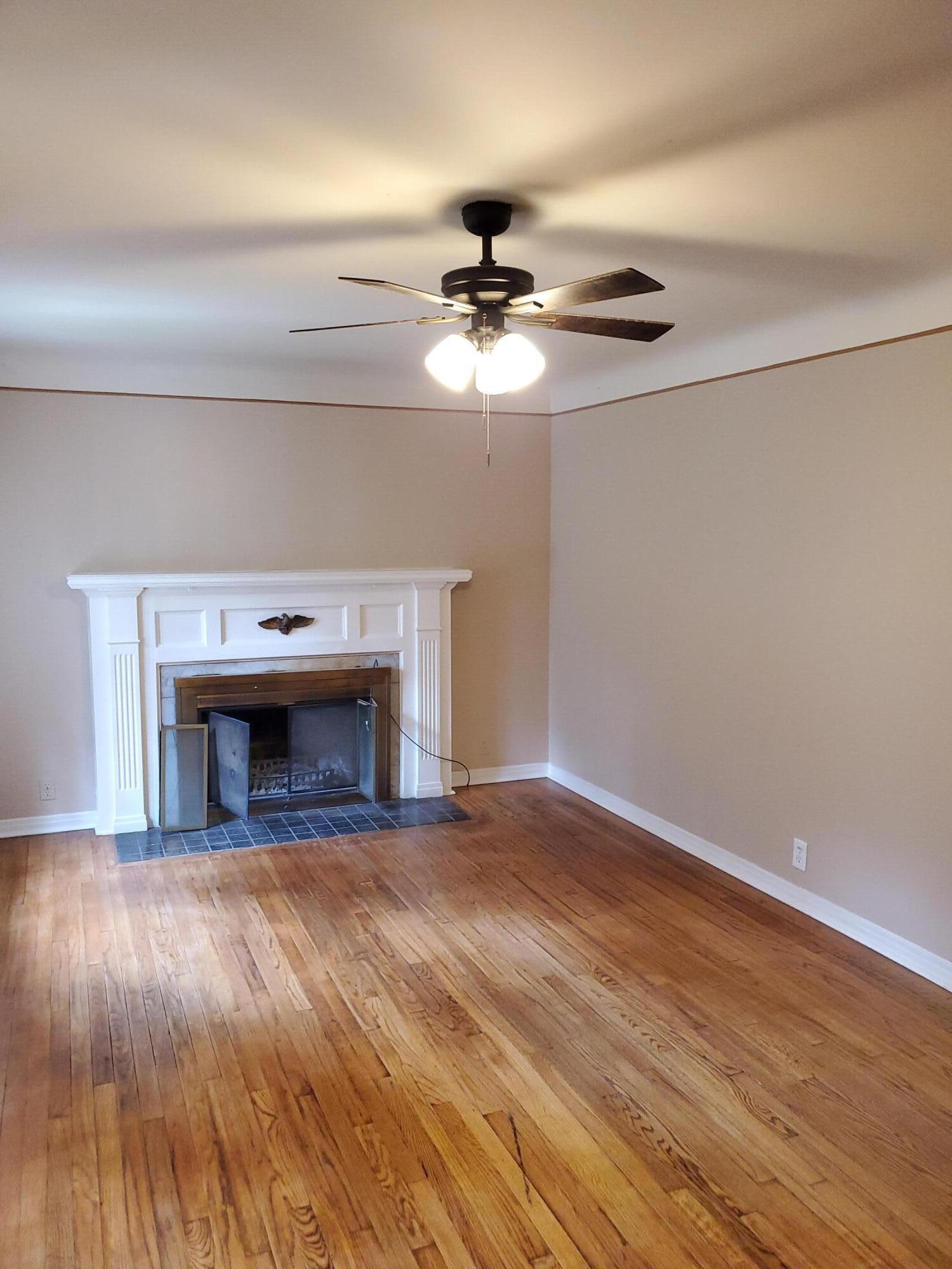 23510 Evergreen Road Southfield, MI 48075 - Photo 3 of 10 Living Room