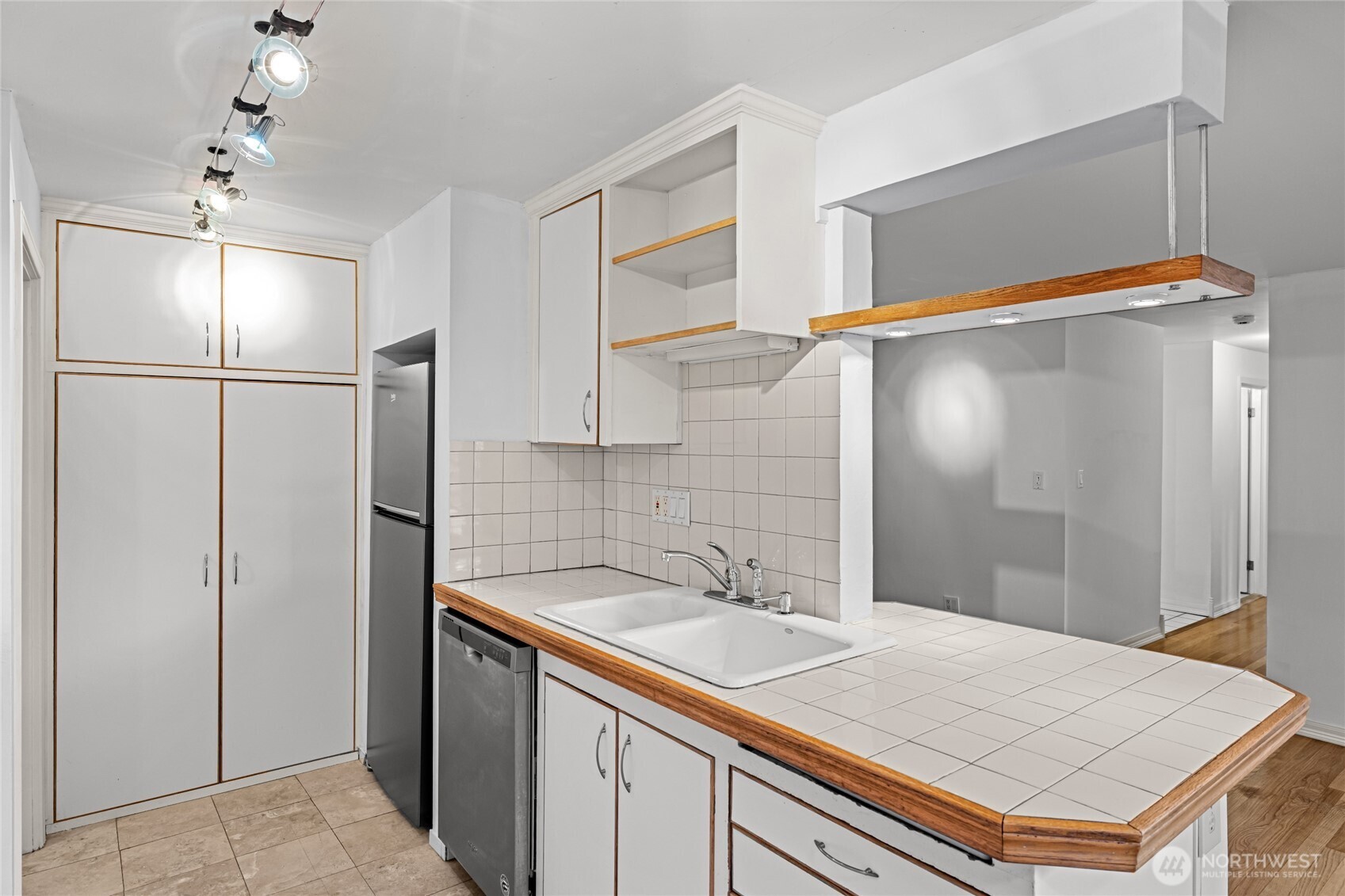 634 13th Avenue East, Unit 17 Seattle, WA 98102 - Photo 12 of 39 a bathroom with a sink and a mirror