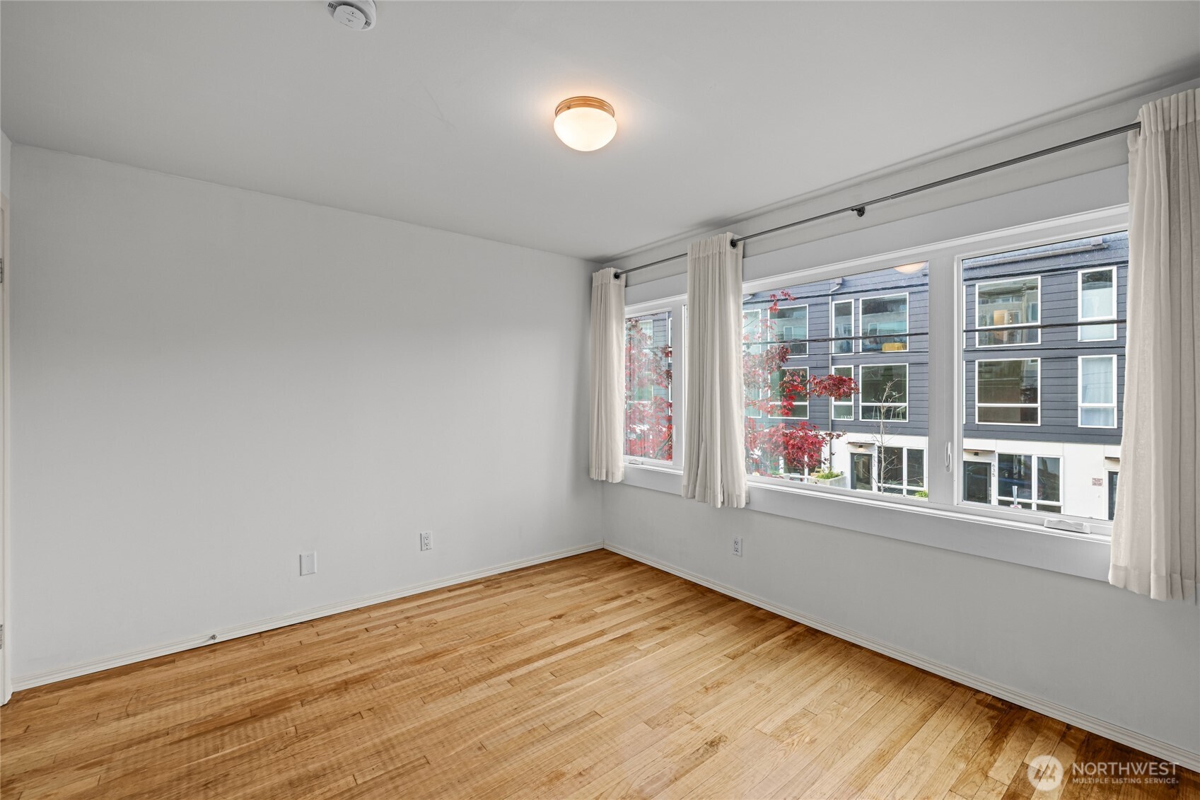 634 13th Avenue East, Unit 17 Seattle, WA 98102 - Photo 21 of 39 a view of empty room with wooden floor and fan
