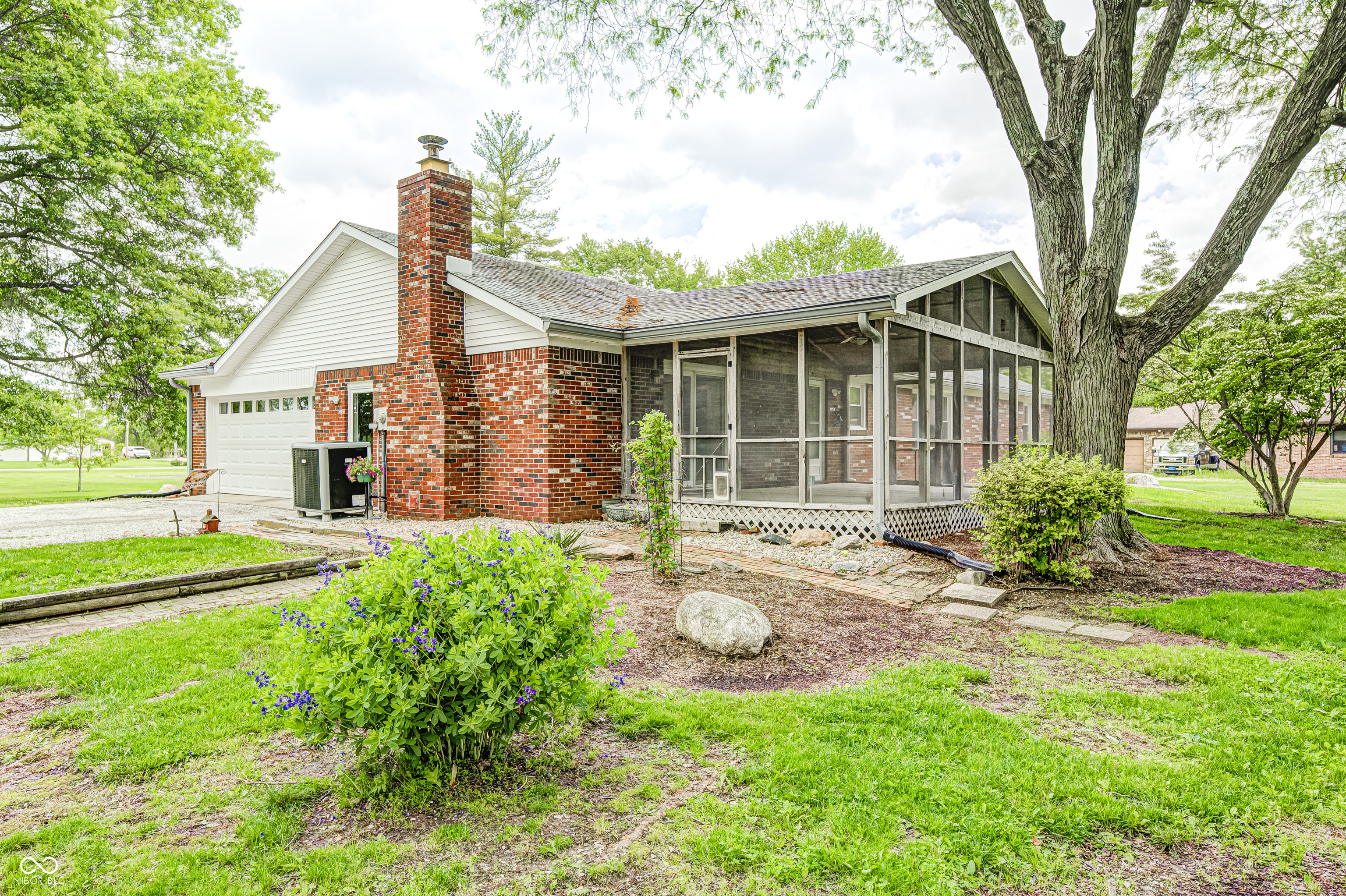 9557 Shelbyville Road Indianapolis, IN 46259 - Photo 3 of 46
