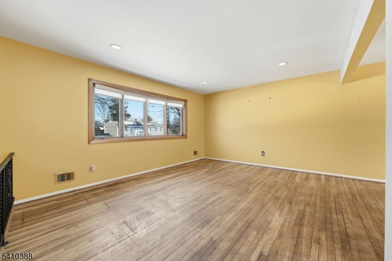 9 Atlantic Road Somerset, NJ 08873 - Photo 3 of 20