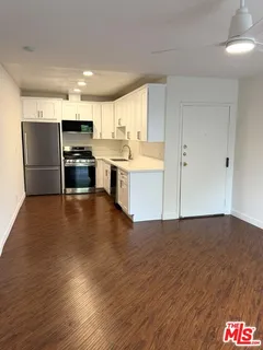 $420,000 | 4506 Saugus Avenue, Unit 10, Sherman Oaks, CA 91403