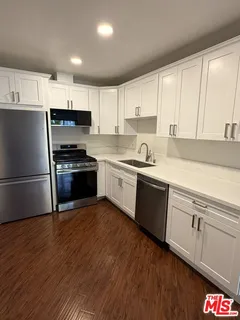 $420,000 | 4506 Saugus Avenue, Unit 10, Sherman Oaks, CA 91403