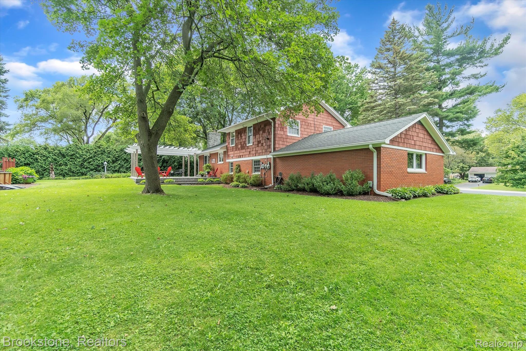 2515 Hickory Lawn Road Rochester, MI 48307 - Photo 22 of 35 32-2515-Hickory-Lawn-Rd-Rochester-Hills-MI-48307-WindowStill-Real-Estate-Photography-32.jpg