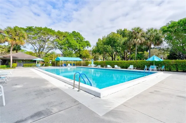 $2,200 | 565 Oaks Lane, Unit 308, Pompano Beach, FL 33069