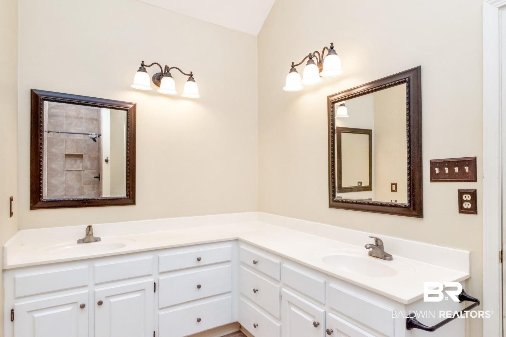 152 Ideal Avenue Mobile, AL 36608 - Photo 24 of 32 Bathroom with vanity and lofted ceiling