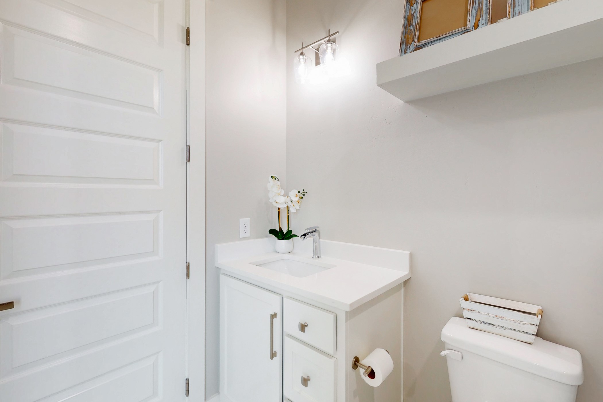 13504 Hudson Farms Road Franklin, TX 77856 - Photo 18 of 49 a bathroom with a sink a toilet and a mirror