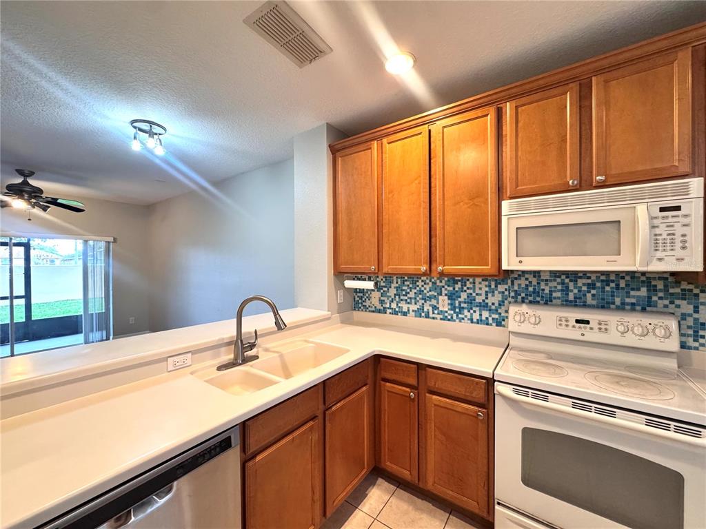 3411 Wilshire Way Road, Unit 24 Orlando, FL 32829 - Photo 5 of 20