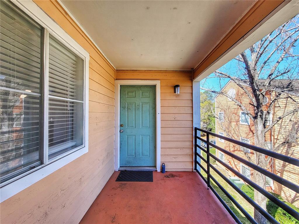 2601 Southwest Archer Road, Unit H330 Gainesville, FL 32608 - Photo 2 of 28 a view of an empty room with a window