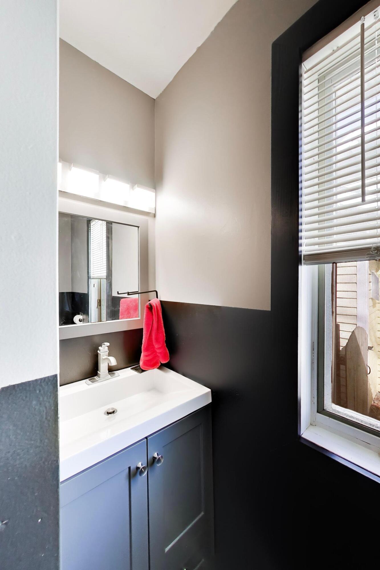 601 Madison Street Valparaiso, IN 46385 - Photo 10 of 26 1333x2000